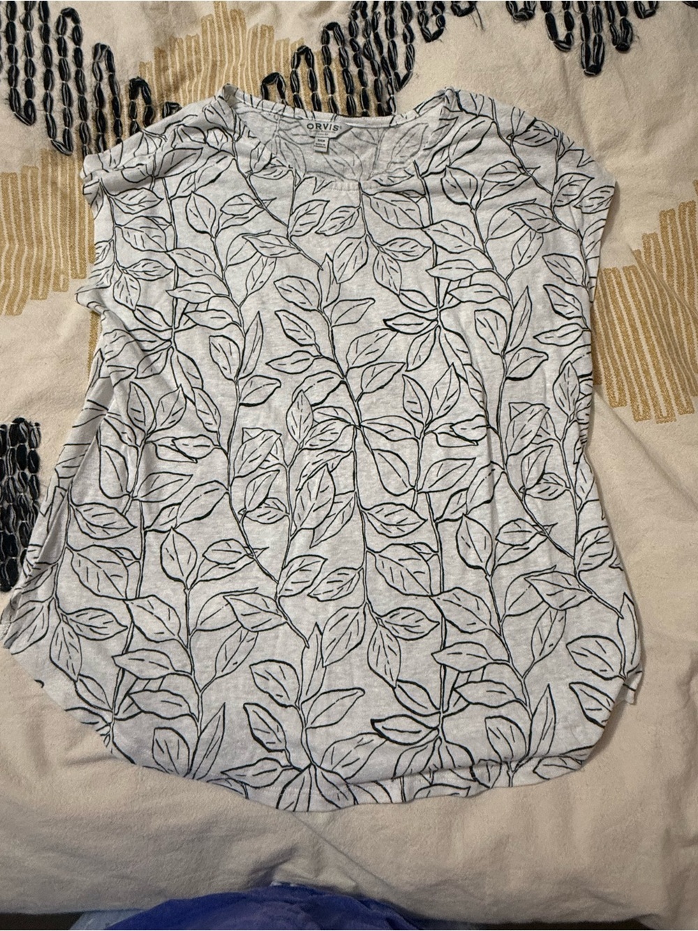 Orvis Women’s Gray/cream/black linen Leaf-Print Short Sleeve Top